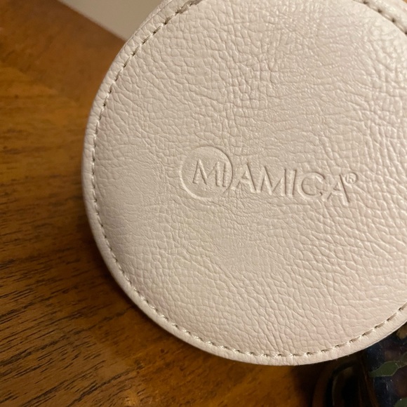 Mi Amica round zip squeeze the day zip pill case! - Picture 7 of 8